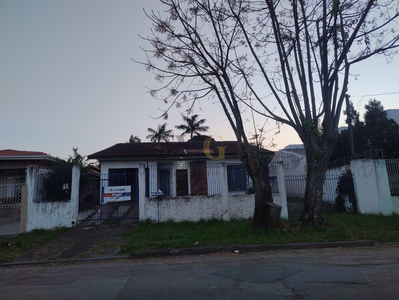 Casa com Amplo Terreno de 600 m  no Hauer  Excelente Oportunid...