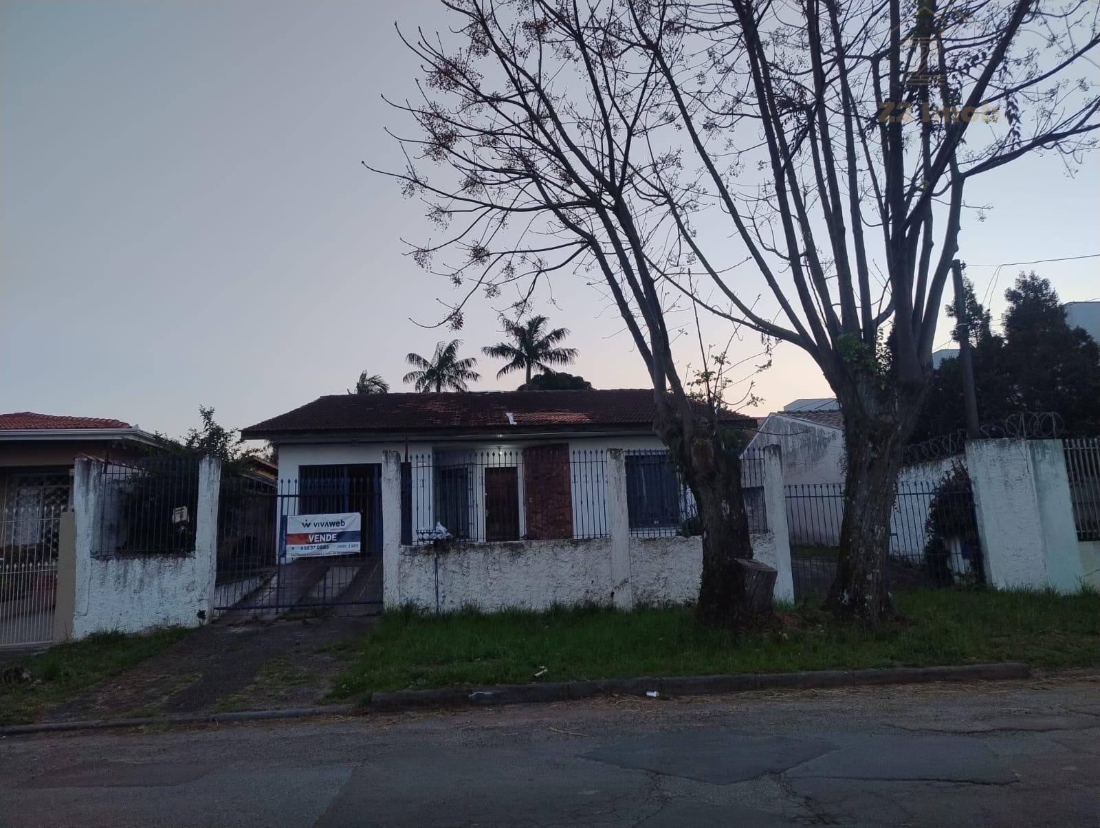 Casa com 600 m  no Hauer,  3 quartos e potencial para condomínio