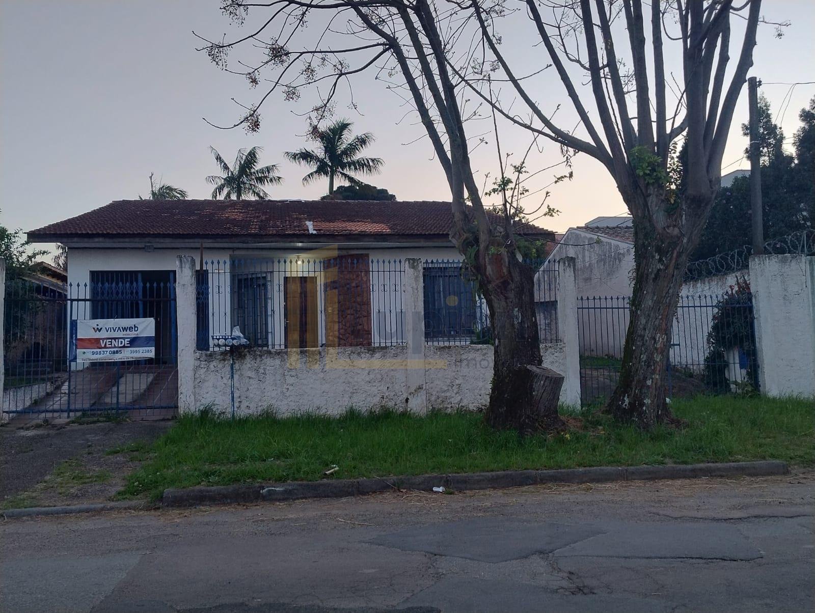 Casa com 600 m  no Hauer,  3 quartos e potencial para condomínio
