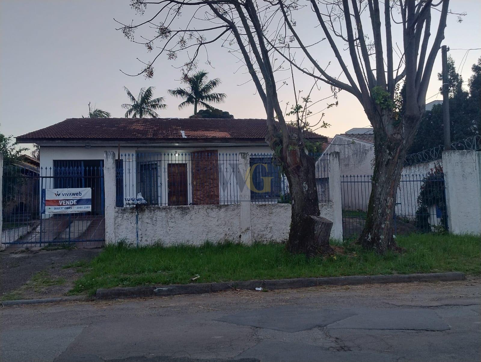 Casa com Amplo Terreno de 600 m  no Hauer  Excelente Oportunid...