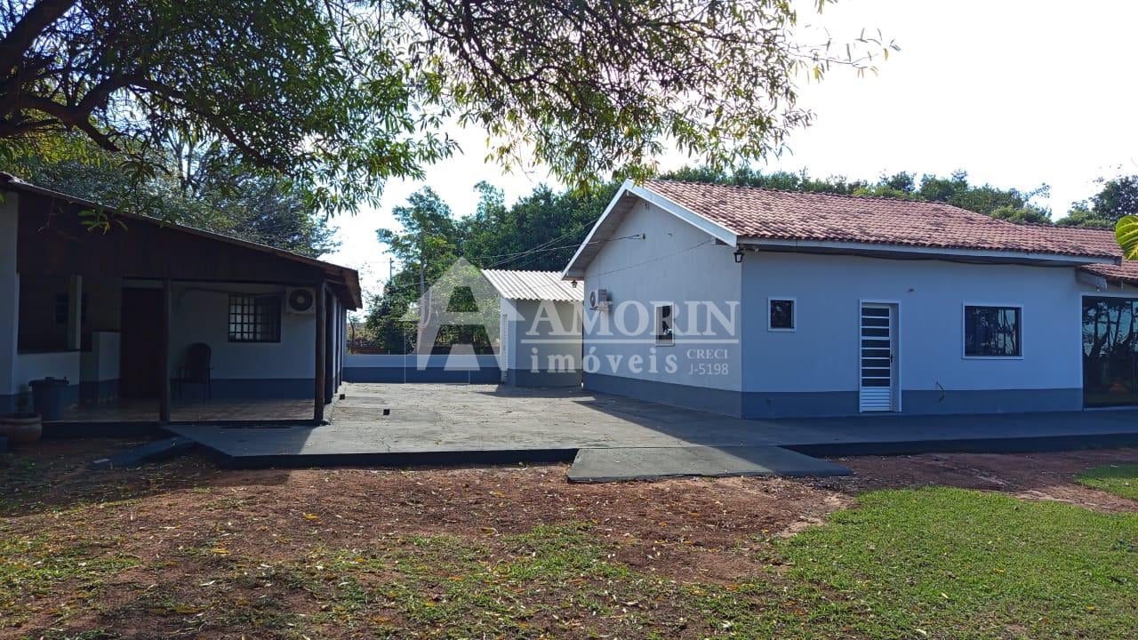 Sítio de Porteira Fechada em Santa Mônica  36.000 m  com Casa ...