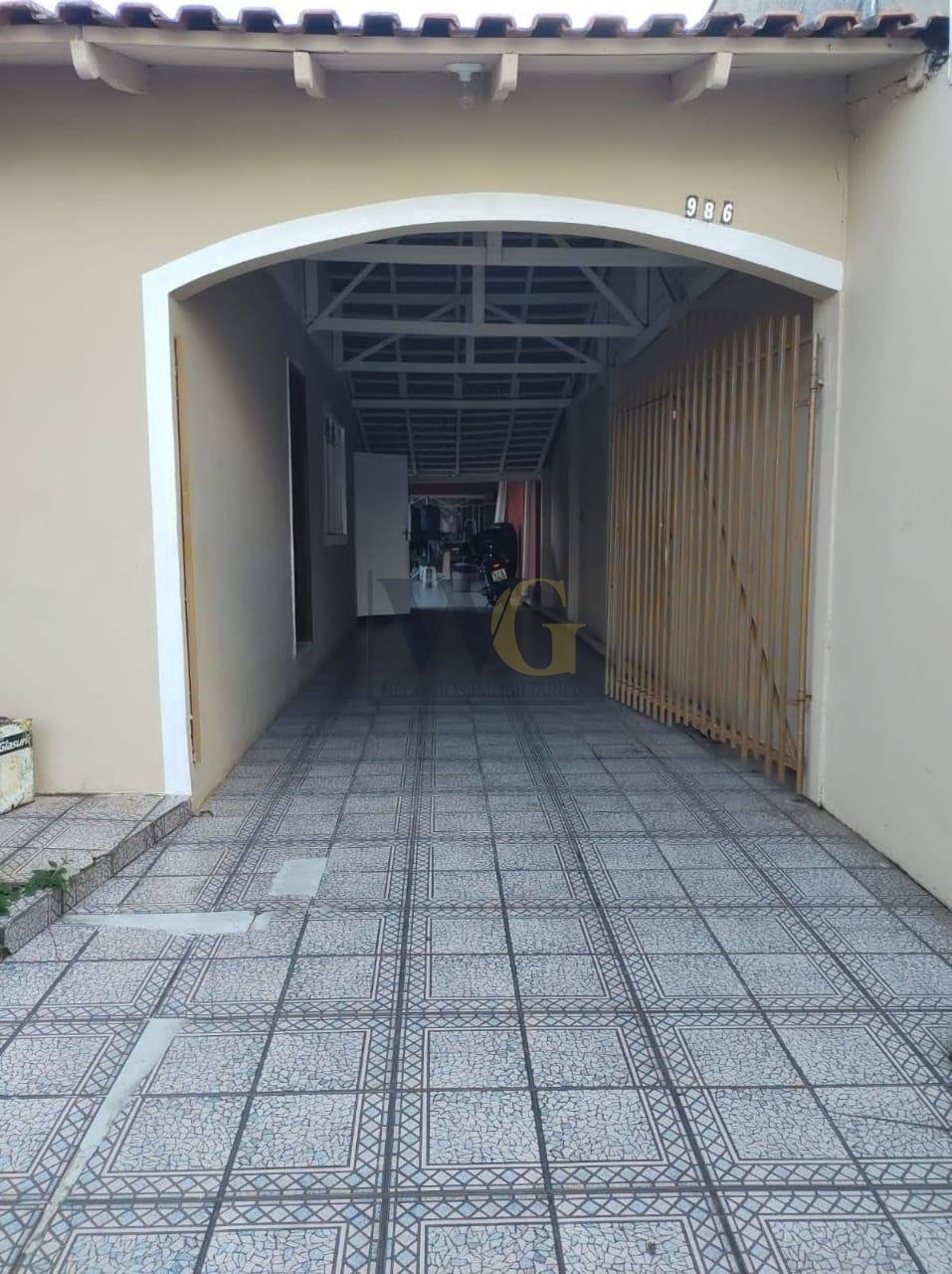 Oportunidade  Casa com Sobrado Grande no Capão Raso  Ideal par...