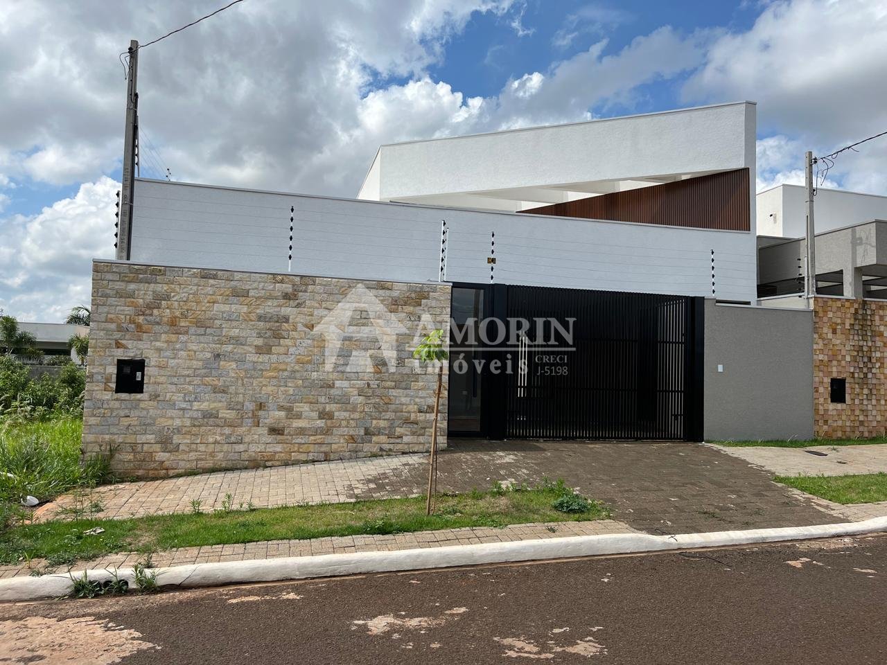 Casa no Jardim Munique com 3 Suítes, Piscina e Churrasqueira  ...
