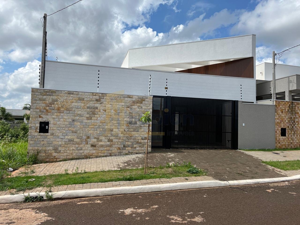 Casa no Jardim Munique com 3 Suítes, Piscina e Churrasqueira  ...