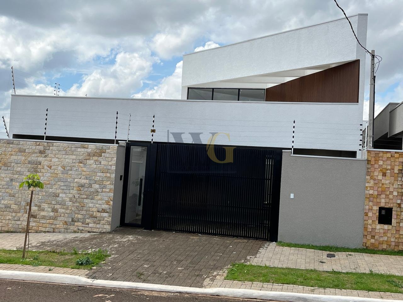 Casa no Jardim Munique com 3 Suítes, Piscina e Churrasqueira  ...