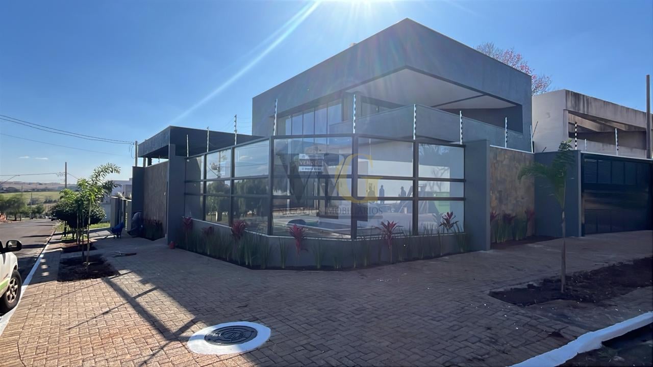 Casa dos Sonhos à Venda no Jardim Munique  3 Suítes, Piscina e...