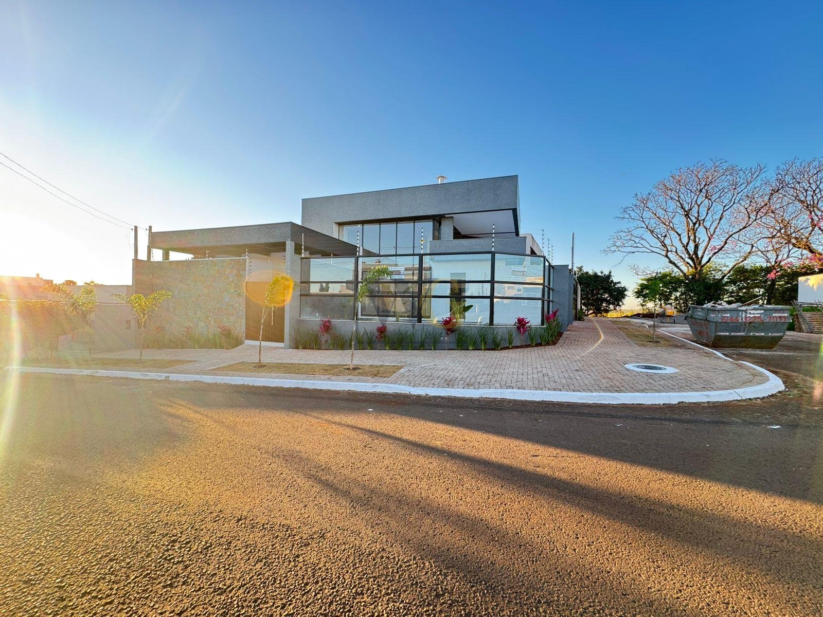 Casa dos Sonhos à Venda no Jardim Munique  3 Suítes, Piscina e...