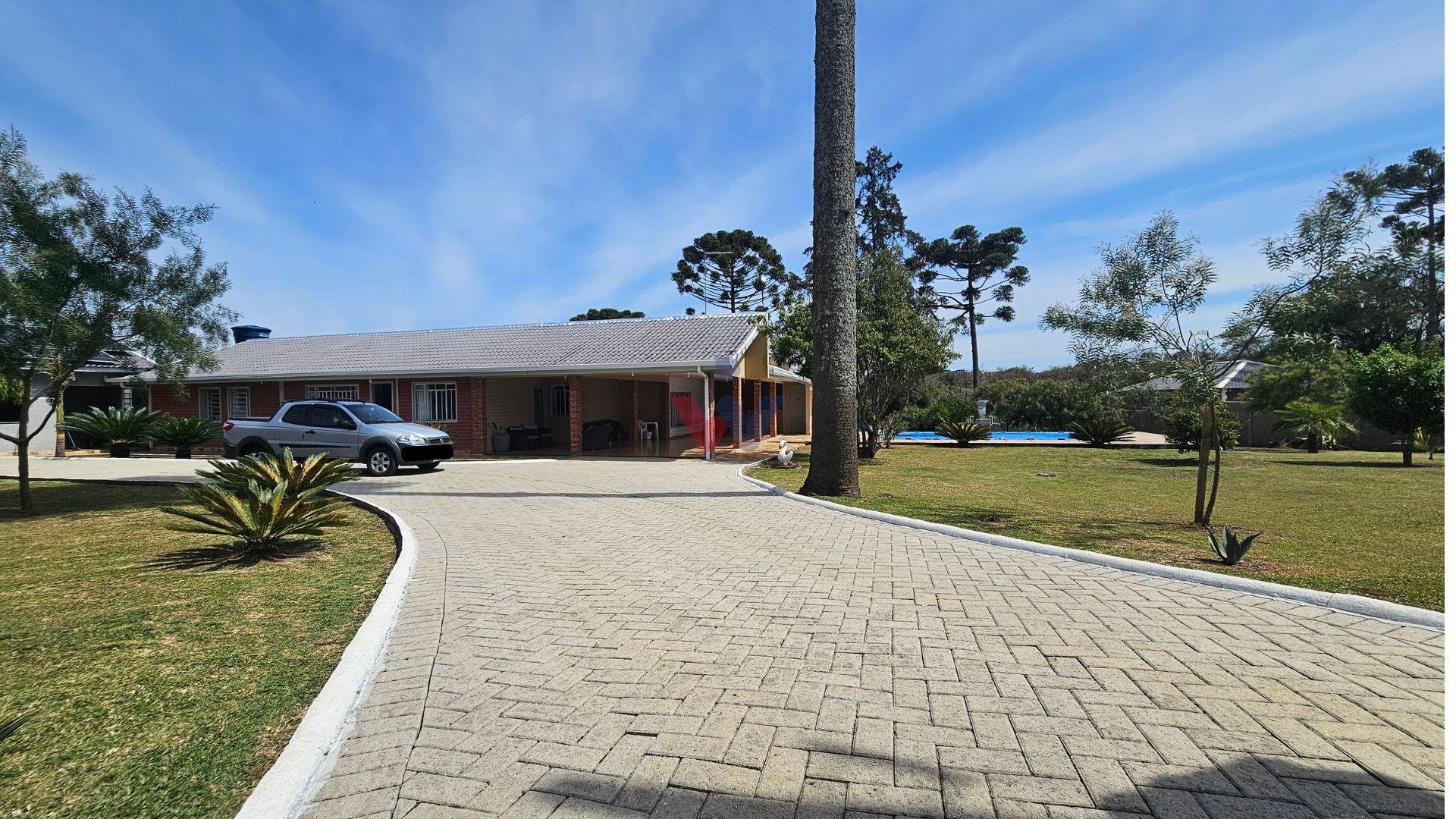 Chácara Completa com Piscina, Lagos, Pomar e 340m  Construídos...