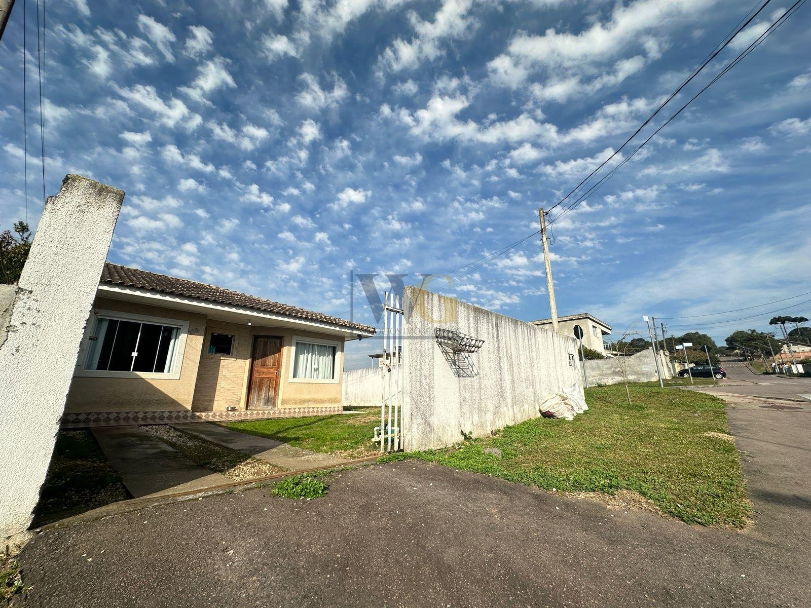 Casa de esquina à venda no Condomínio Vila Franca  3 quartos e...