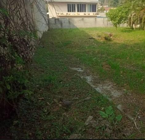 Terreno de Esquina 435 m  em Bairro Valorizado  Próximo ao Trê...