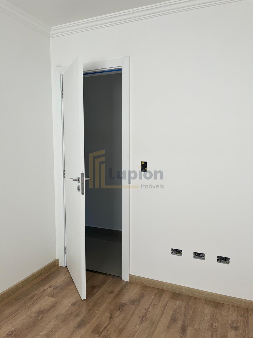 Casa 3 Quartos com Suíte e Estrutura para Sobrado  Alto Padrão...