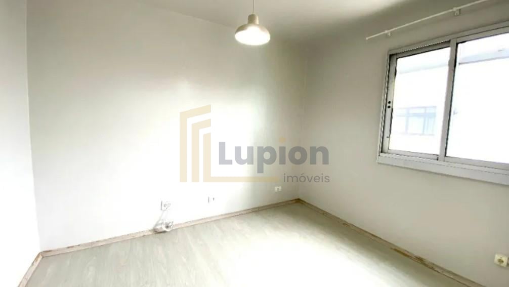 Apartamento Ensoralado no Último Andar com 1 Quarto, Vaga e Ót...