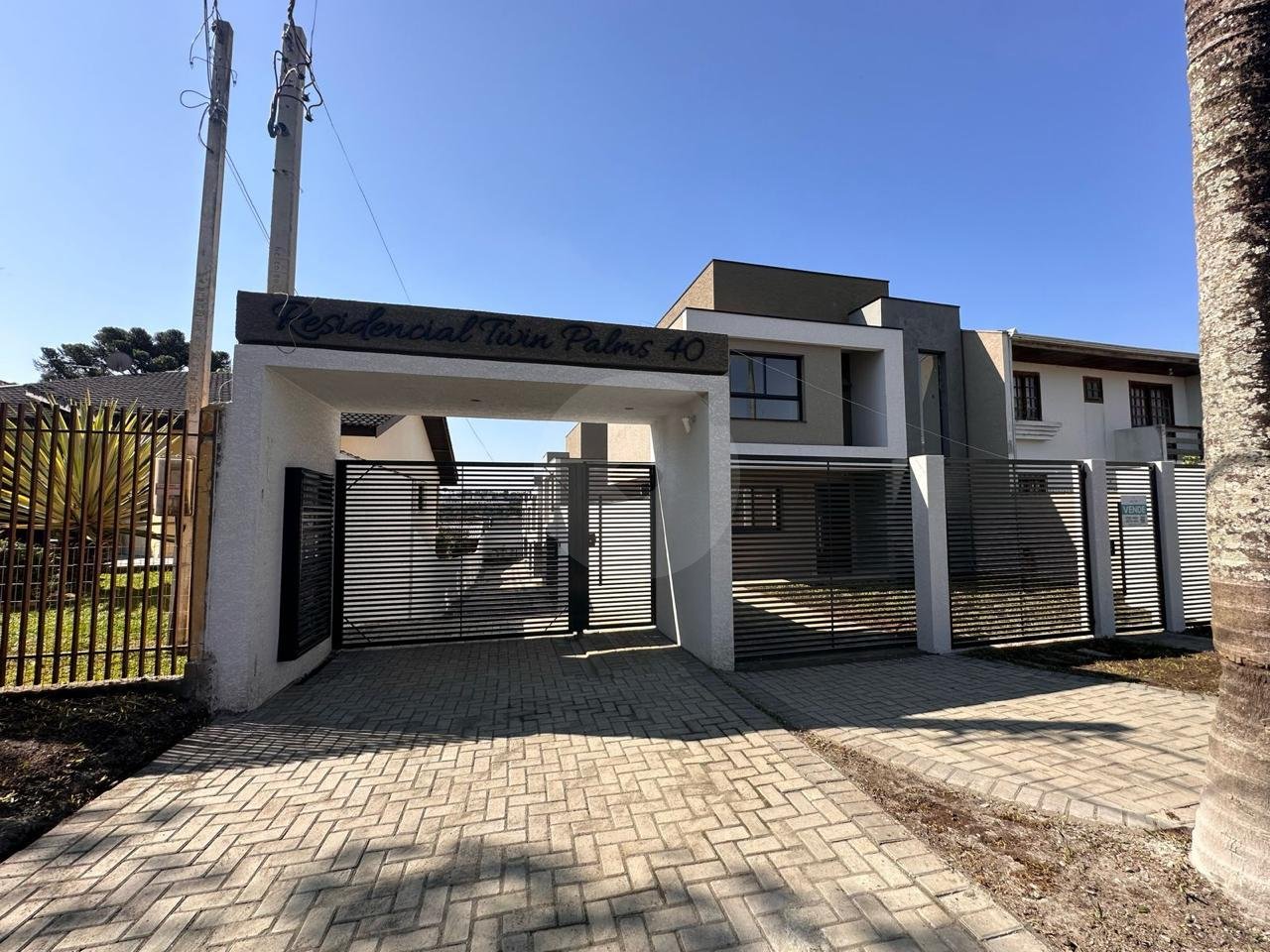 Sobrado Amplo no Santa Cândida com 3 Quartos, Suíte e Espaço Gourmet