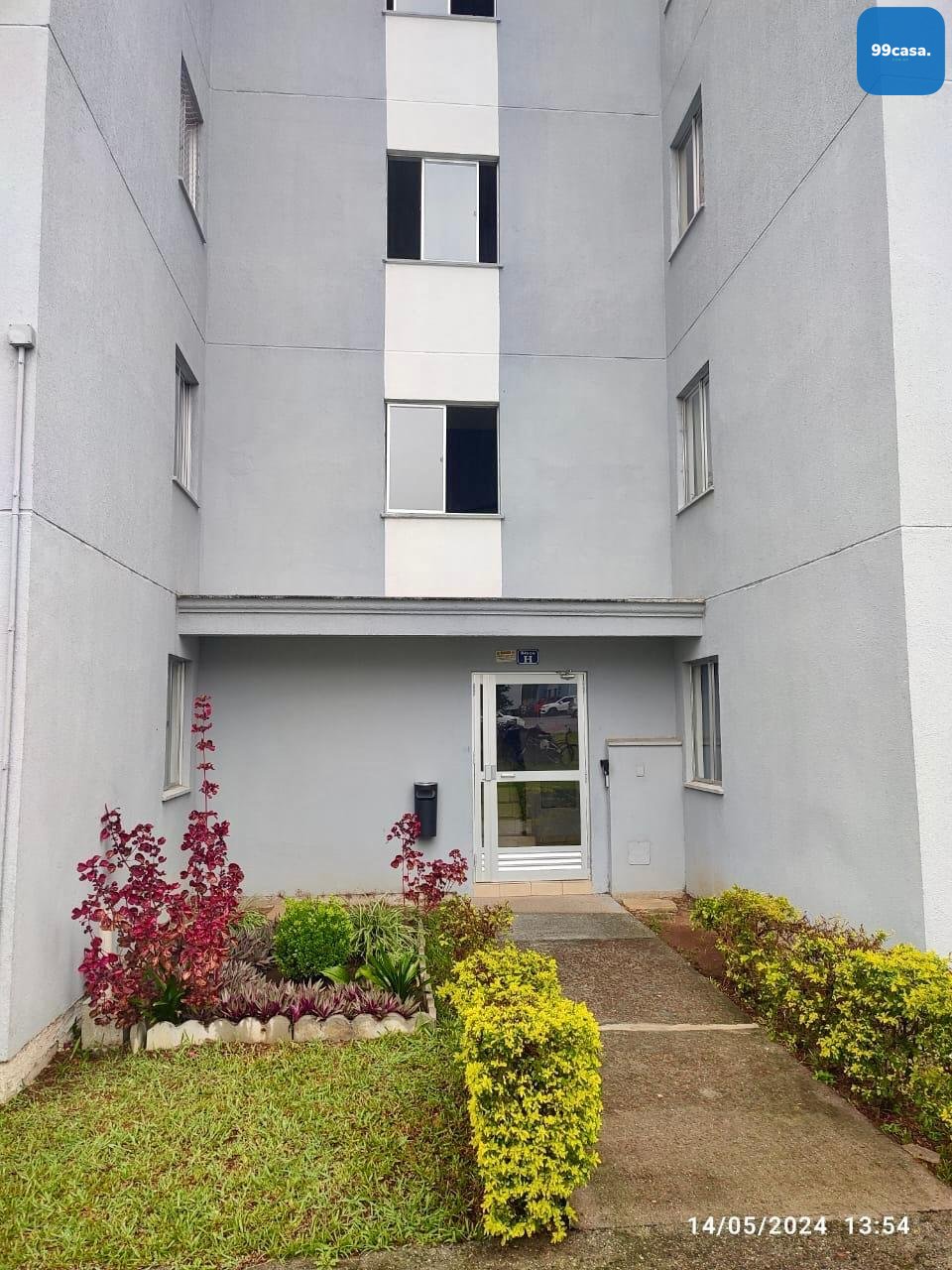 Apartamento Iluminado e Arejado no Cajuru  Localização Privile...