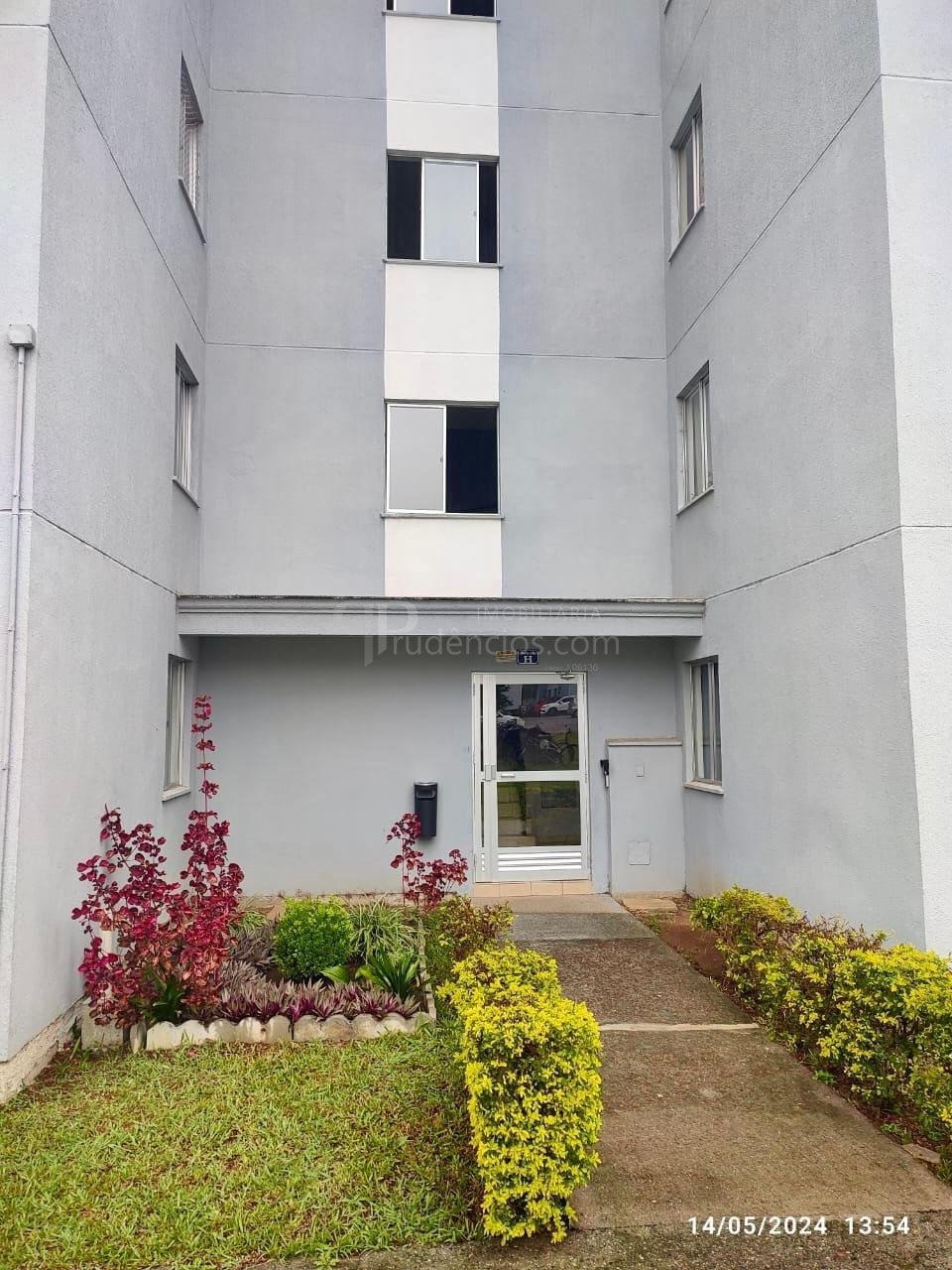 Apartamento Iluminado e Arejado no Cajuru  Localização Privil...