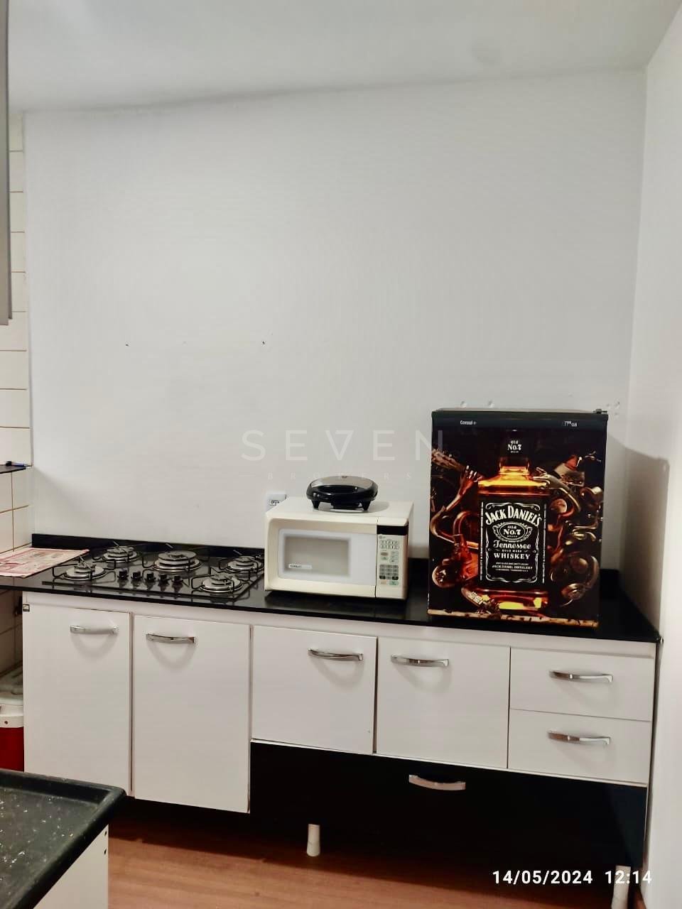 Apartamento Iluminado e Arejado no Cajuru  Localização Privil...