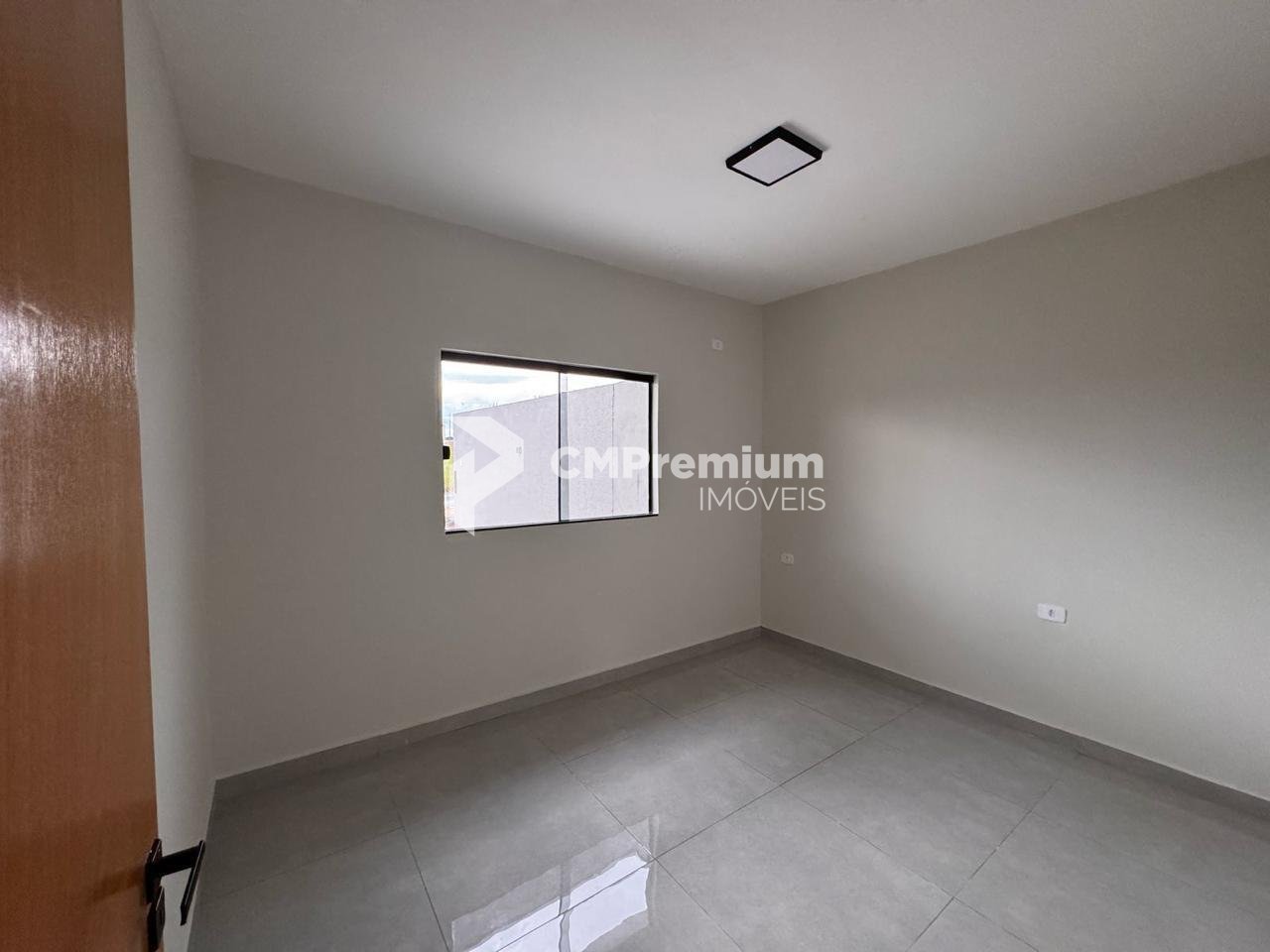 Linda Casa com Espaço Gourmet e Jardim no Jardim Centro Cívico...