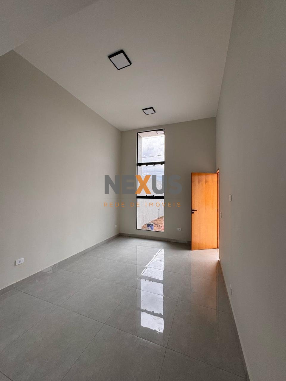 Linda Casa com Espaço Gourmet e Jardim no Jardim Centro Cívico...