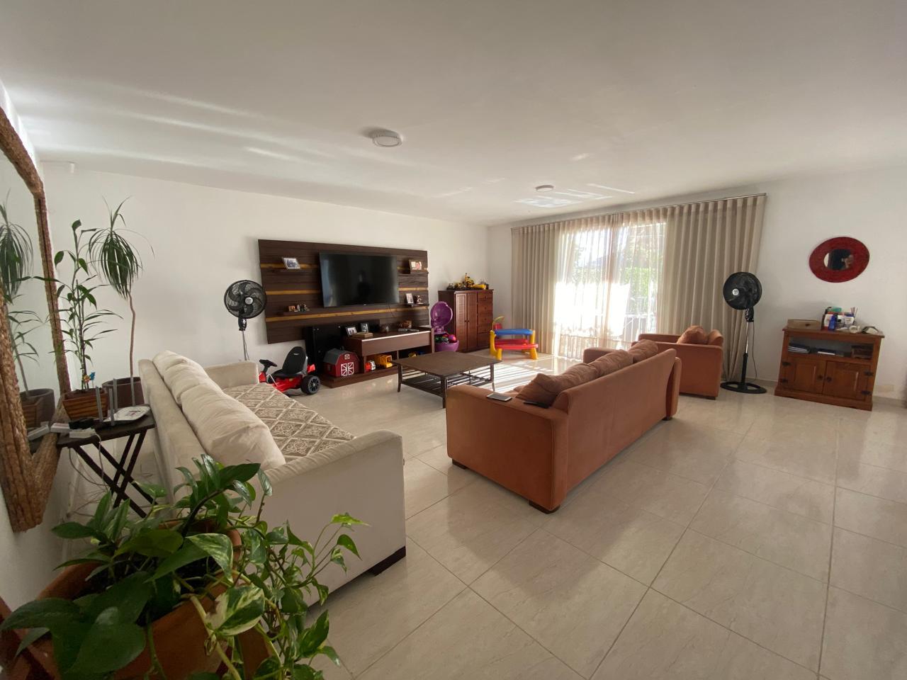 Casa Completa no Litoral  5 Quartos, Edícula, Piscina e Sala C...