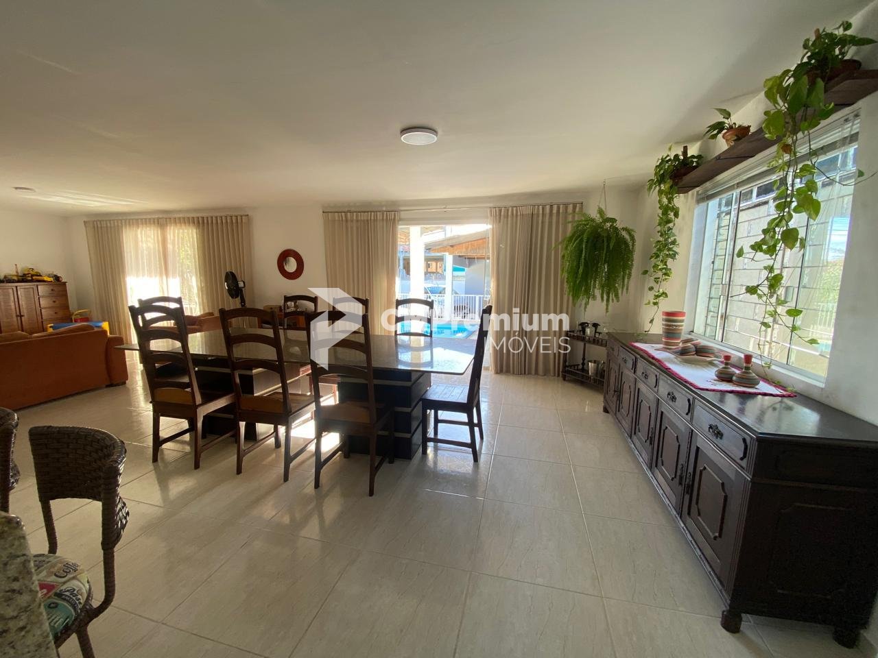 Casa Completa no Litoral  5 Quartos, Edícula, Piscina e Sala C...