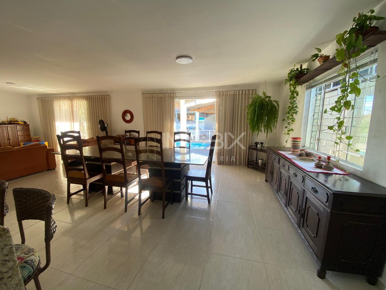 Casa Completa no Litoral 5 Quartos, Edícula, Piscina e Sala C...