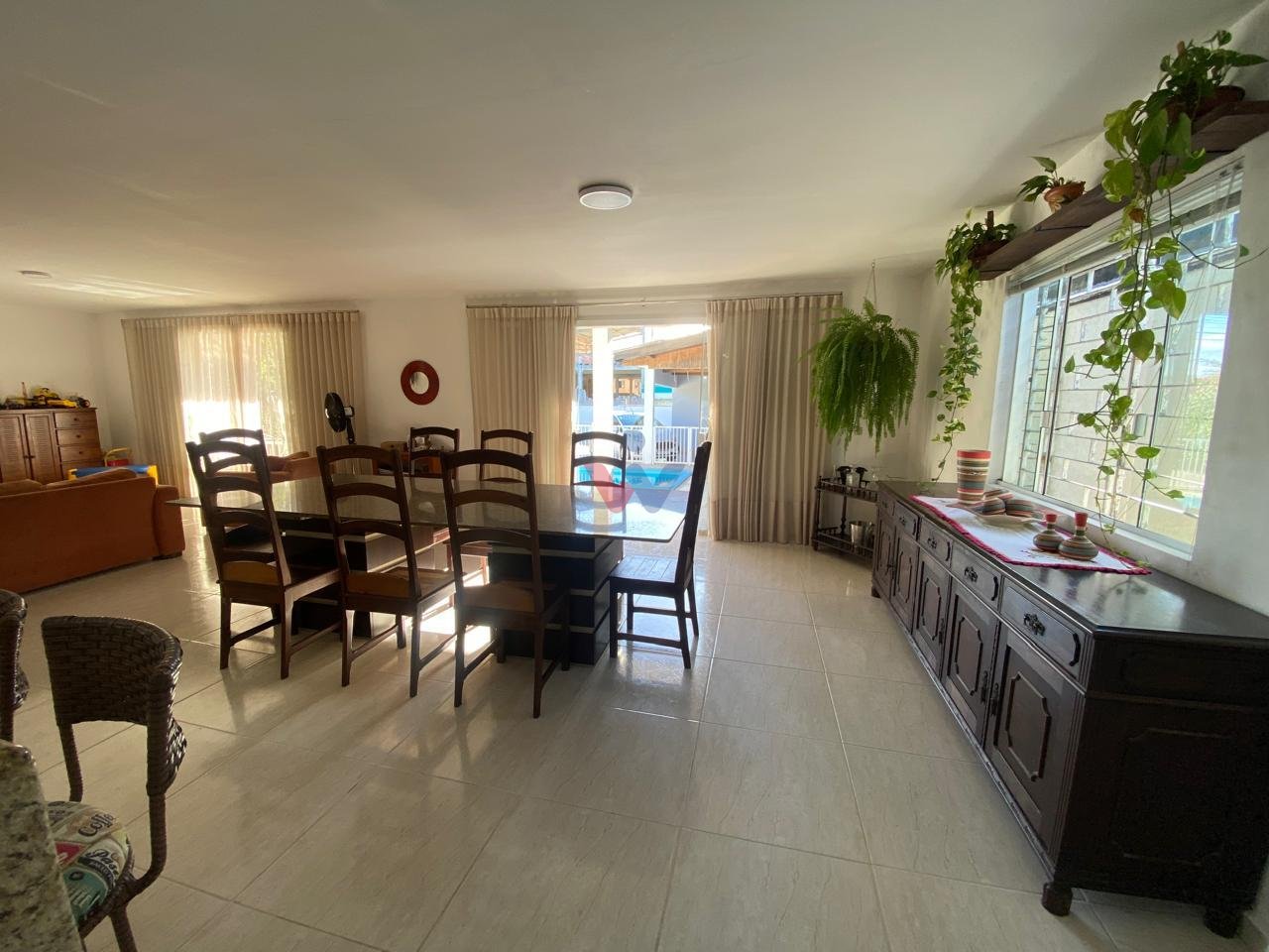 Casa Completa no Litoral  5 Quartos, Edícula, Piscina e Sala C...