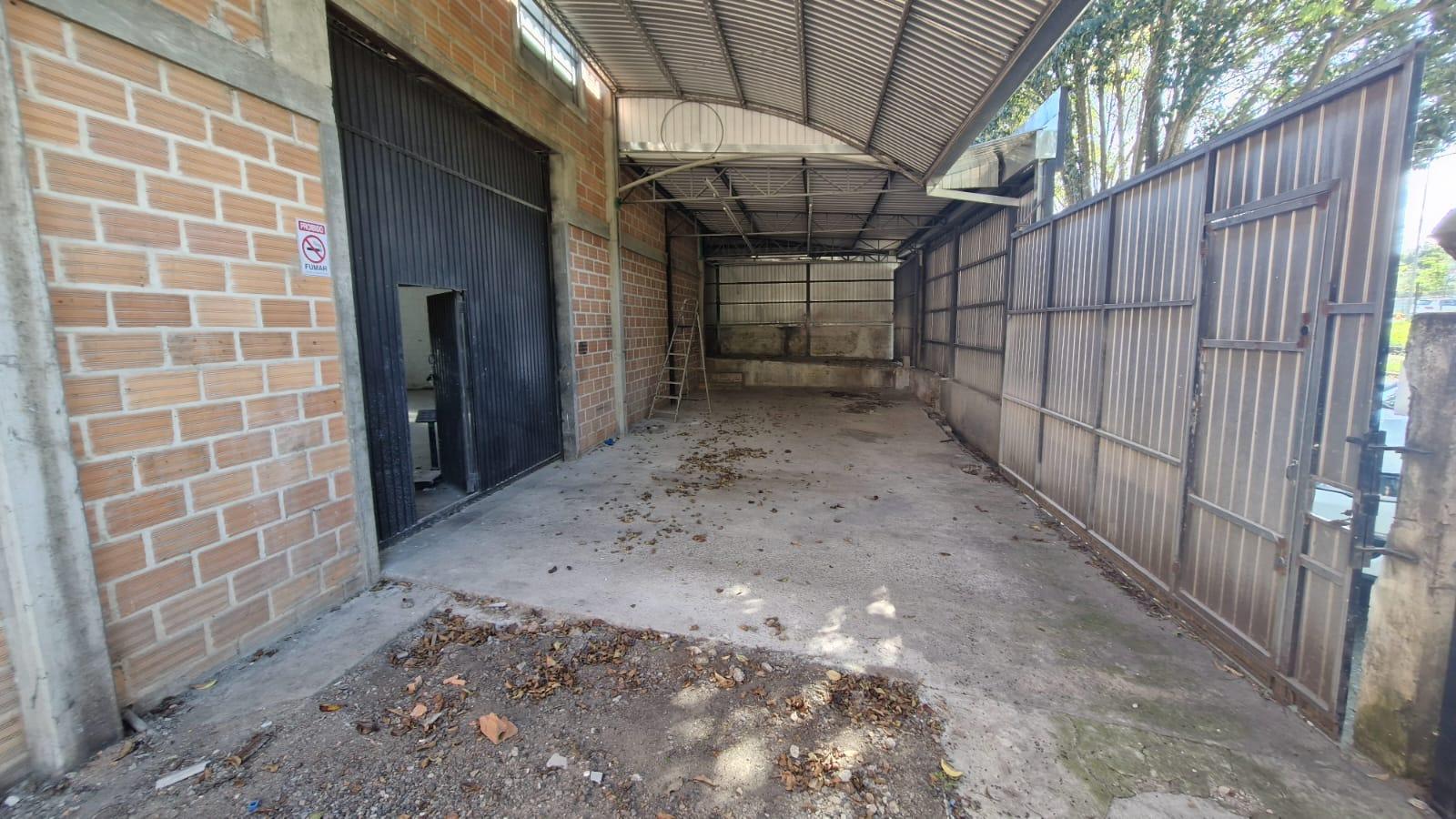 Barracão Comercial em Esquina | 850 m  Construídos em Terreno ...