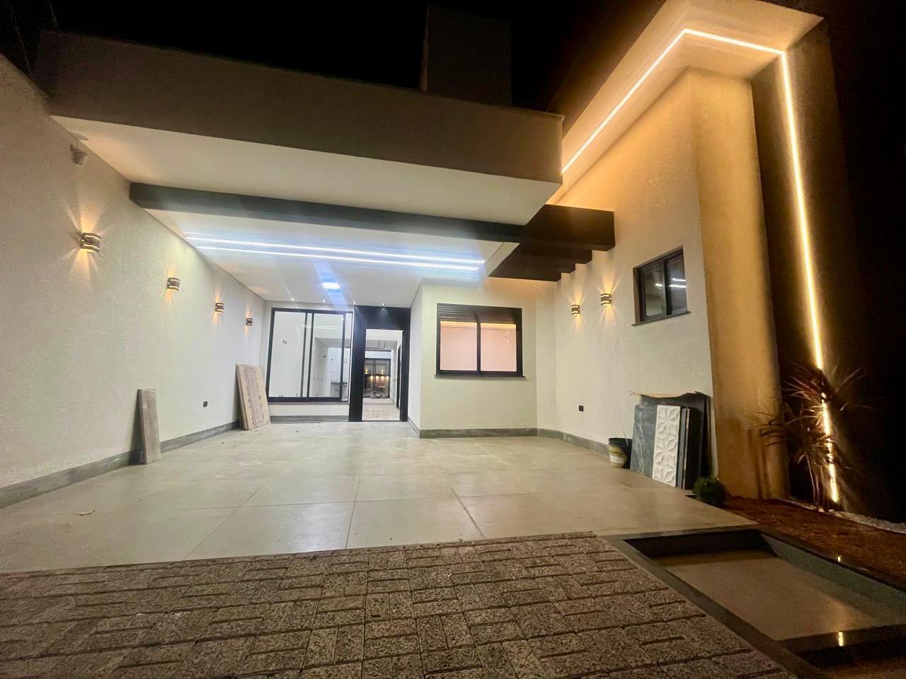 Casa de Alto Padrão com Piscina, 3 Suítes e Área Gourmet  Jard...