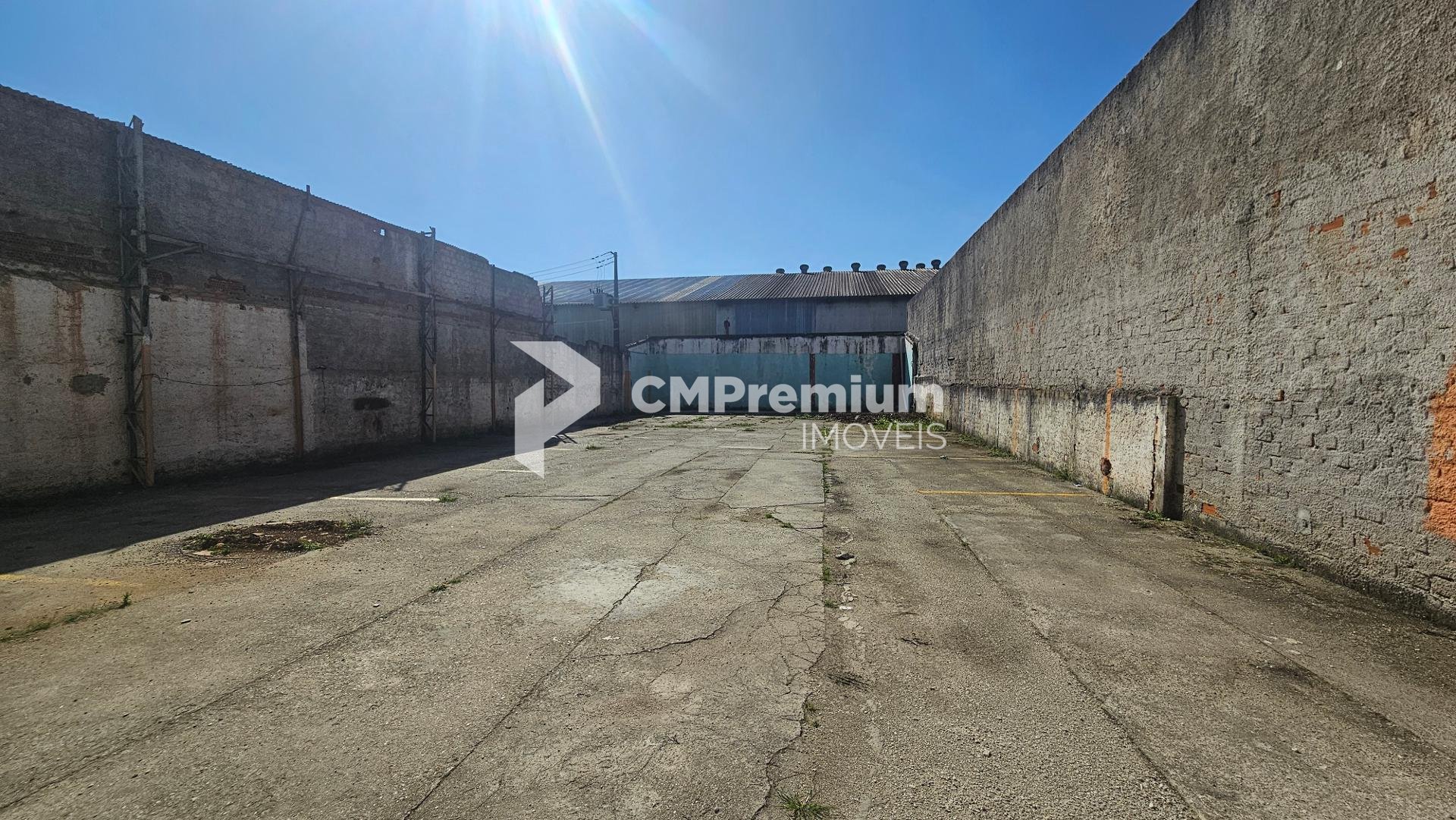 Terreno com predio  Comercial em Ponto Estratégico  Ideal para...