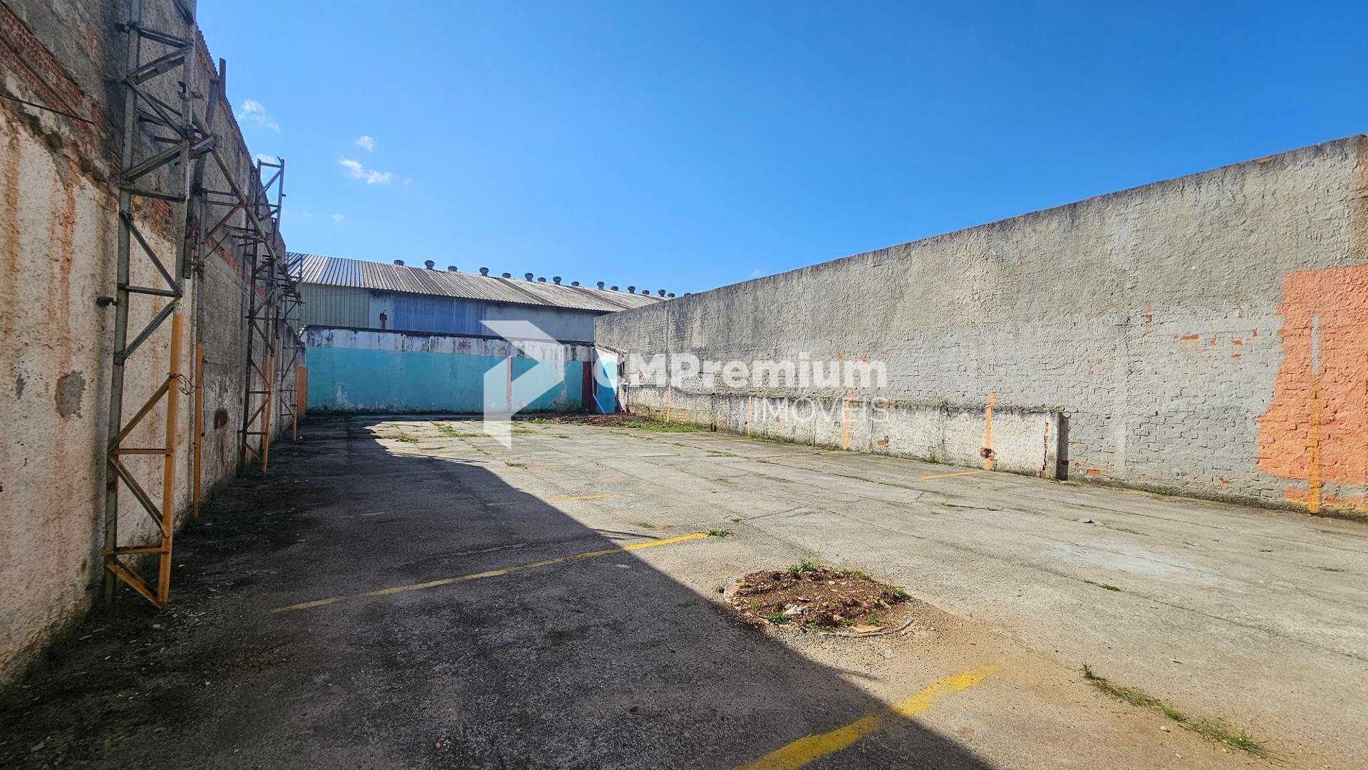 Terreno com predio  Comercial em Ponto Estratégico  Ideal para...