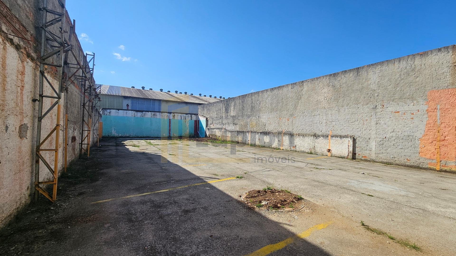 Terreno com predio  Comercial em Ponto Estratégico  Ideal para...