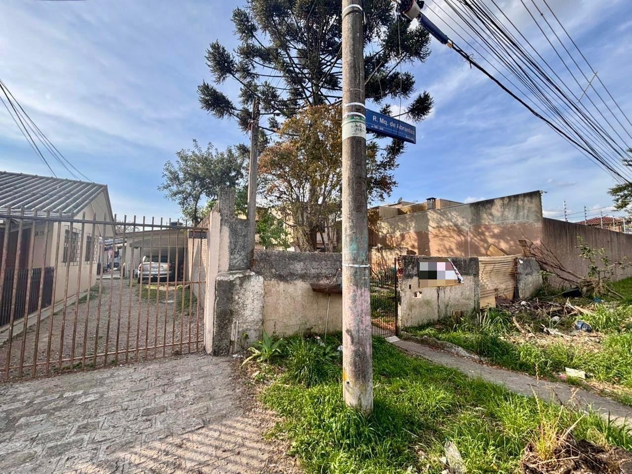 Terreno com 346 m  e 4 casas locadas  Investimento seguro e alta valorização