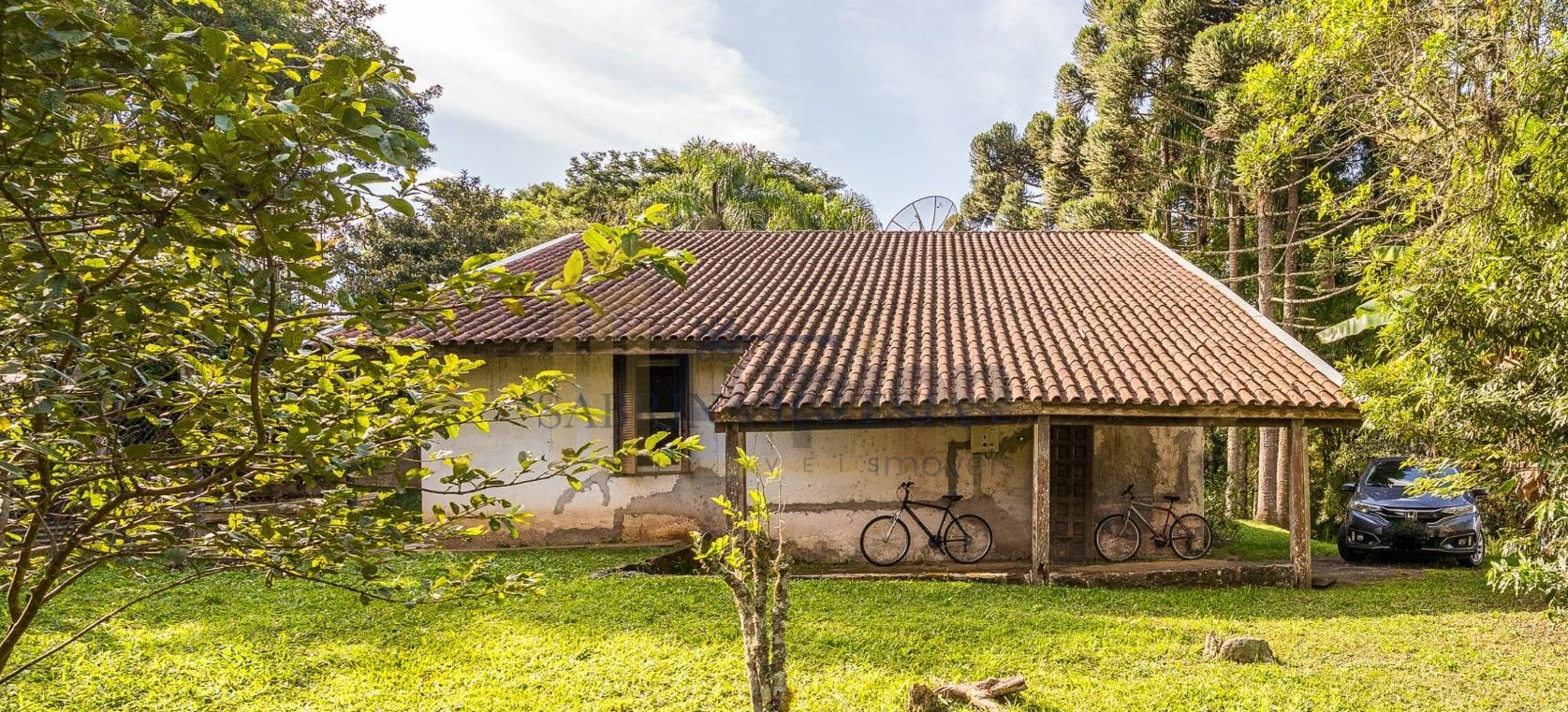 Chácara Charmosa em Pinhais com Casa Principal, Ático e Edícul...