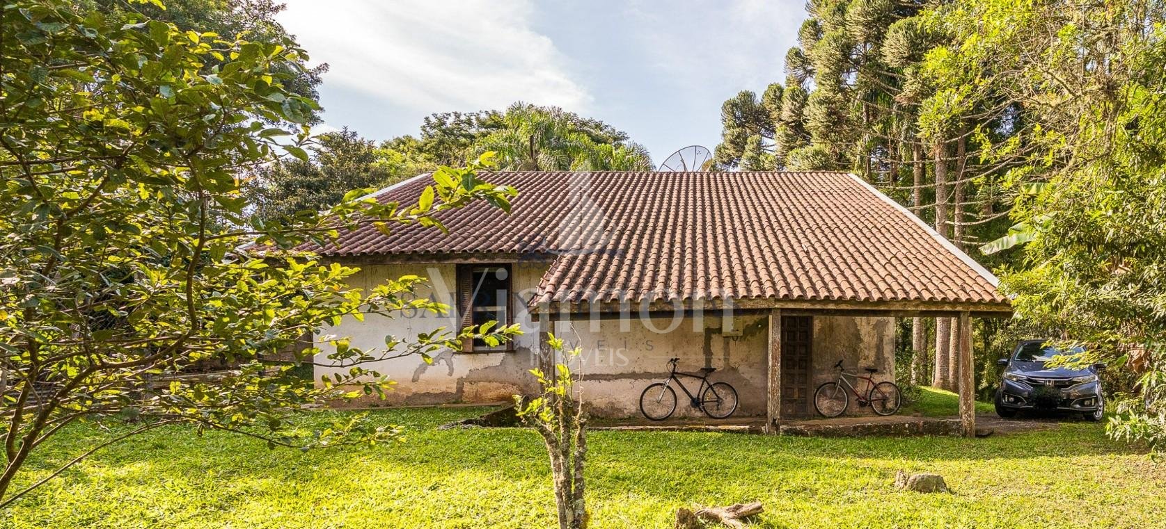 Chácara Charmosa em Pinhais com Casa Principal, Ático e Edícul...