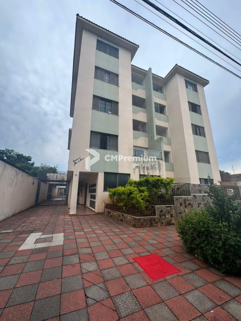 Apartamento Amplo e Mobiliado com 3 Quartos e Sacada  Próximo ...