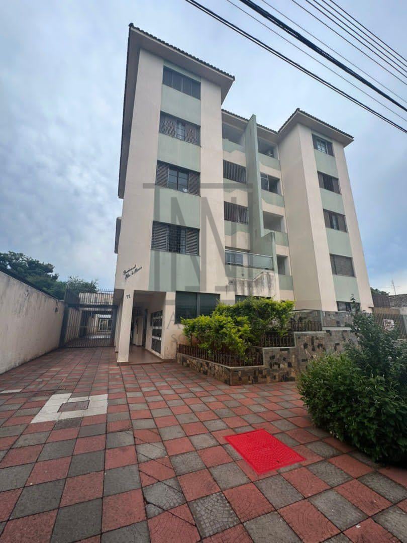 Apartamento Amplo e Mobiliado com 3 Quartos e Sacada  Próximo ...