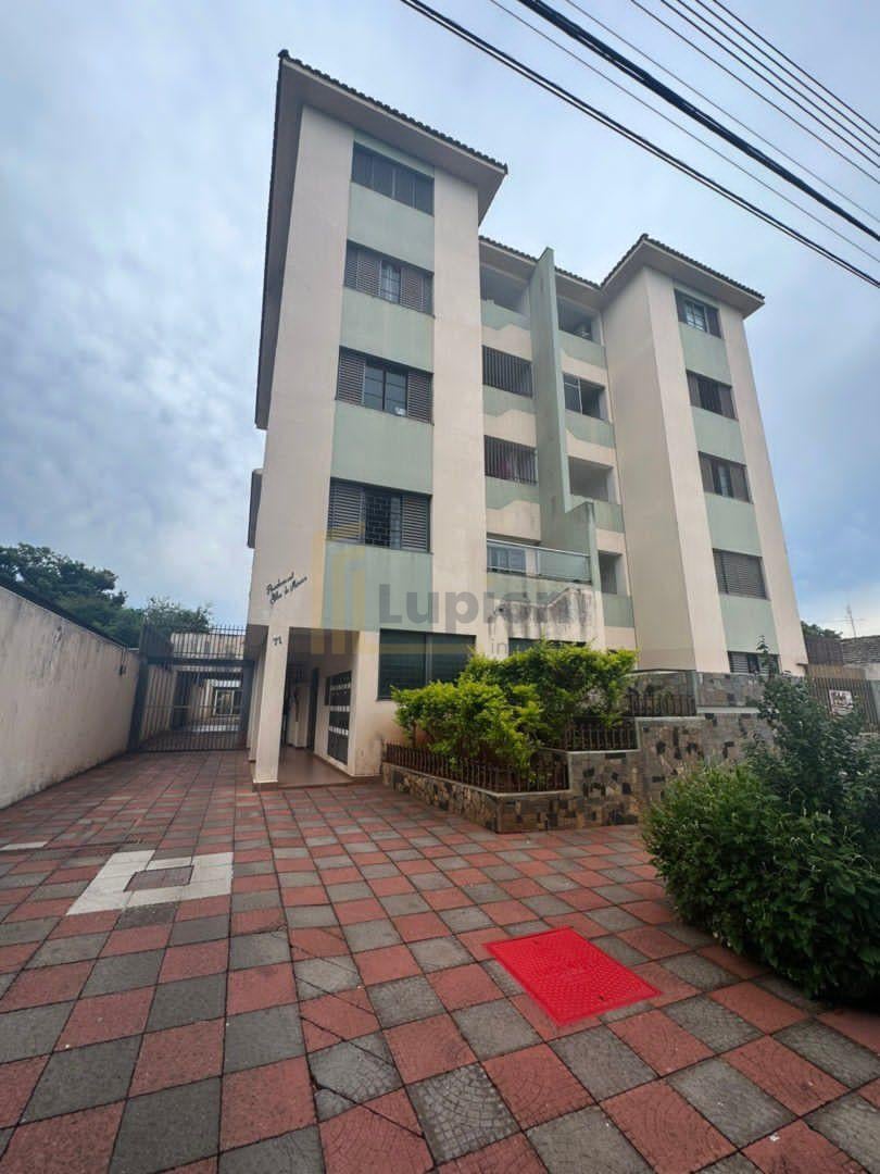 Apartamento Amplo e Mobiliado com 3 Quartos e Sacada  Próximo ...