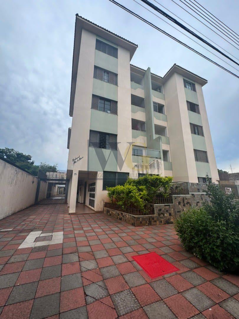 Apartamento Amplo e Mobiliado com 3 Quartos e Sacada  Próximo ...