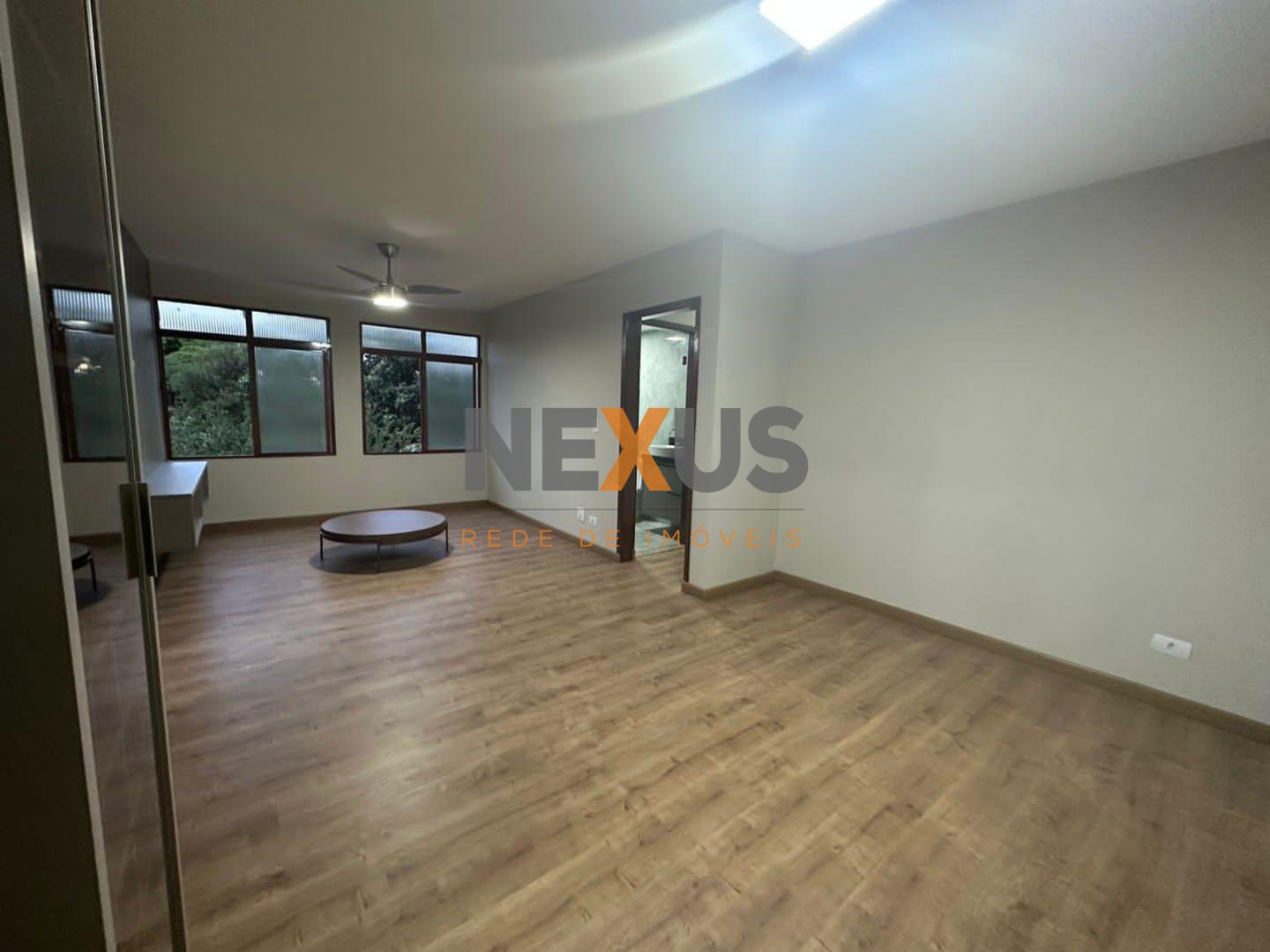 Apartamento Amplo e Mobiliado com 3 Quartos e Sacada Próximo ...