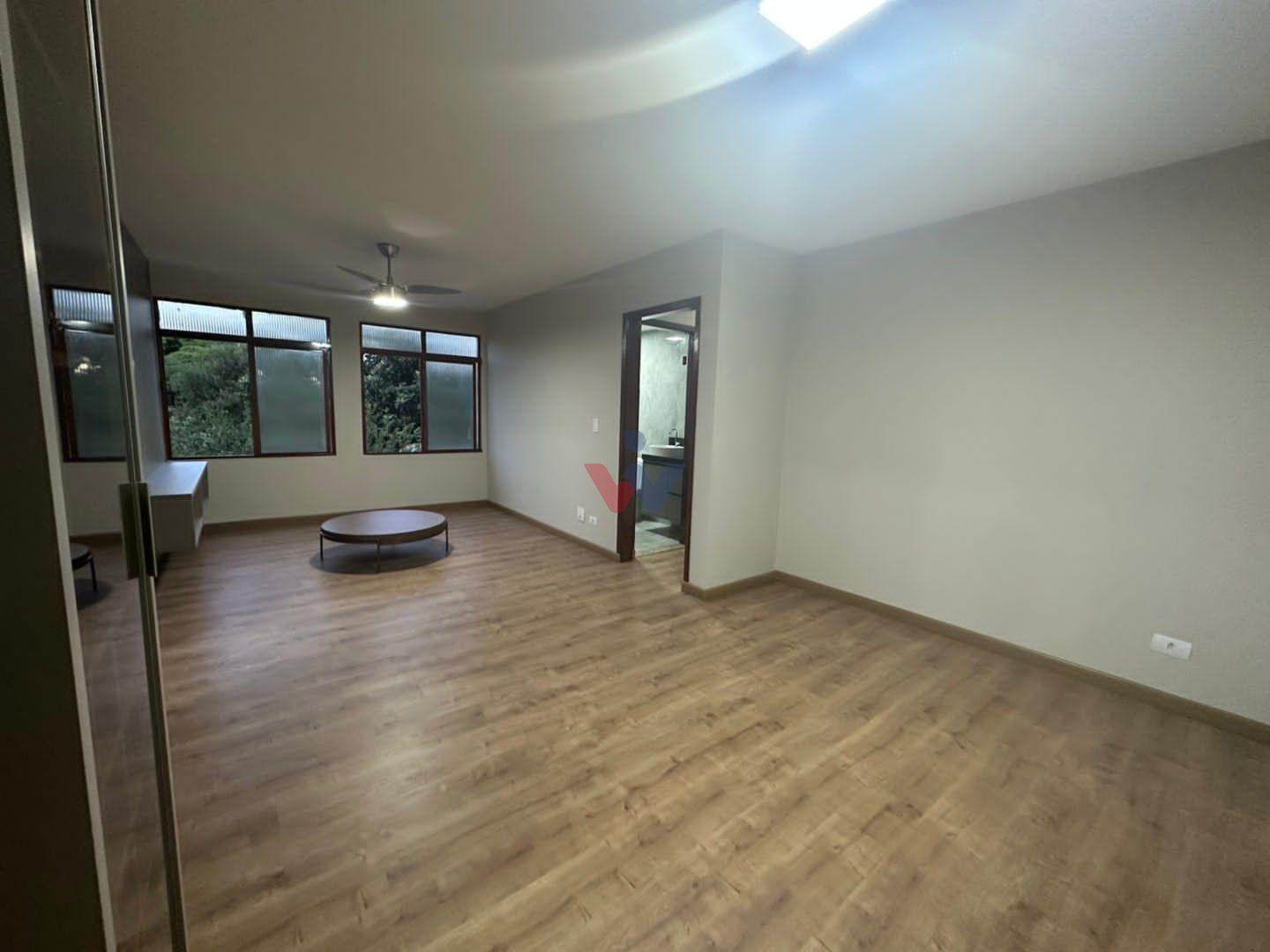 Apartamento Amplo e Mobiliado com 3 Quartos e Sacada  Próximo ...