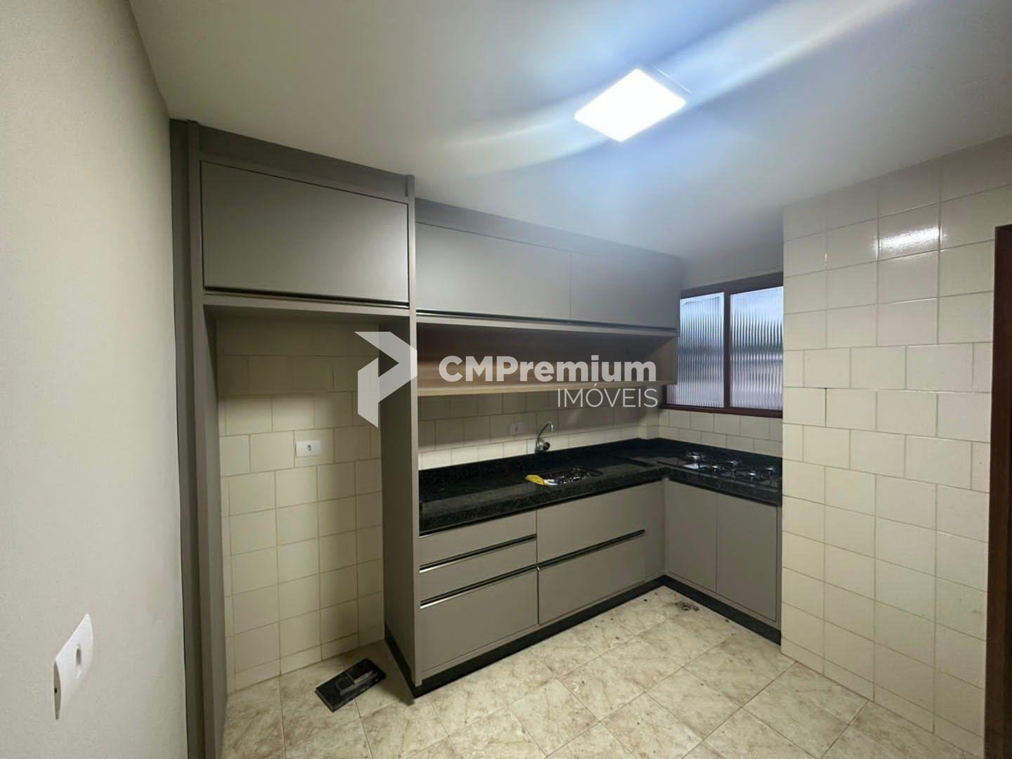 Apartamento Amplo e Mobiliado com 3 Quartos e Sacada  Próximo ...