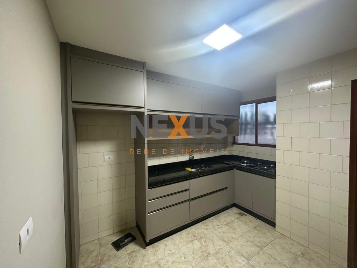 Apartamento Amplo e Mobiliado com 3 Quartos e Sacada Próximo ...