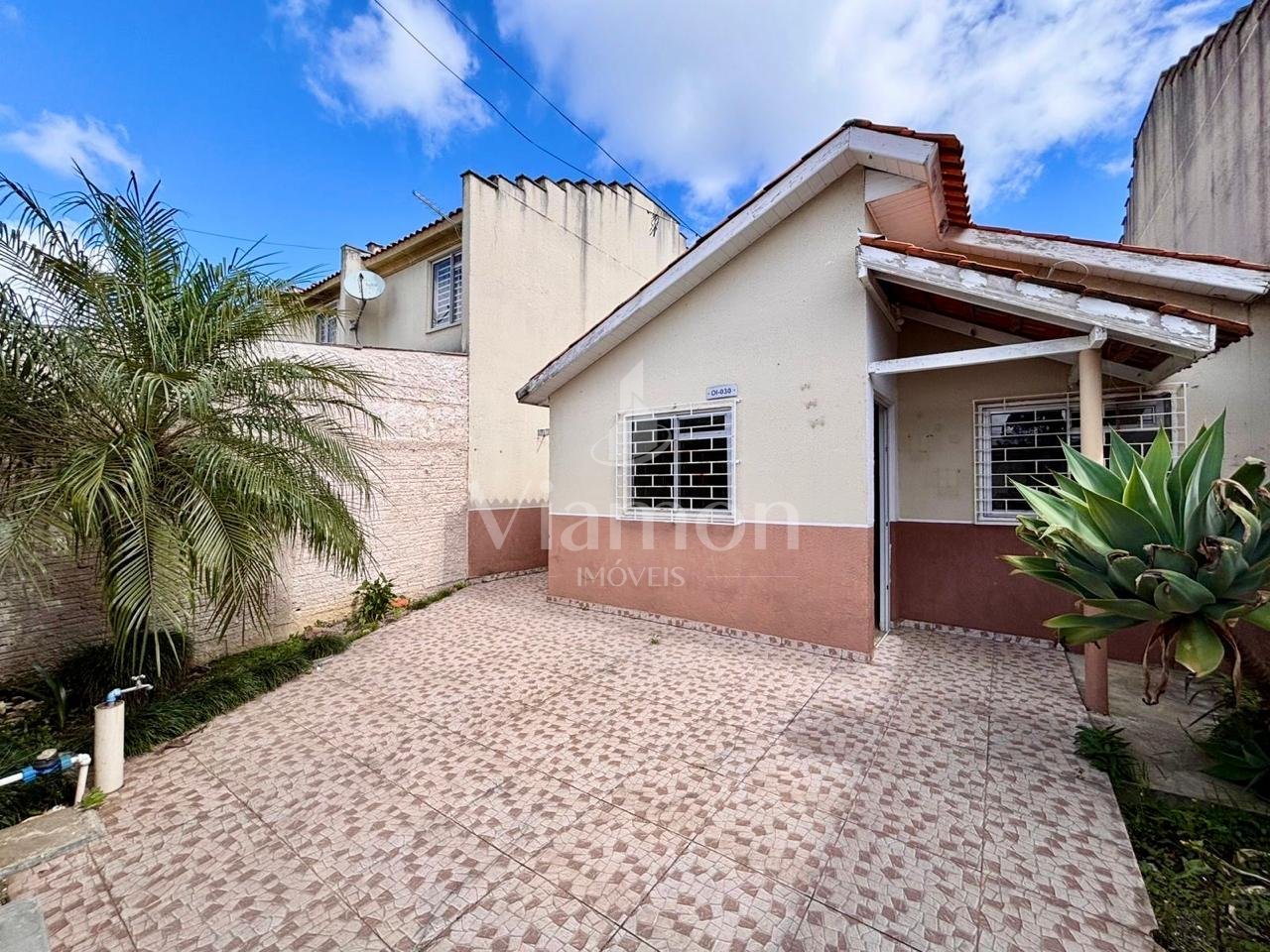 Casa à Venda no Ganchinho  2 Quartos, Varanda e Churrasqueira