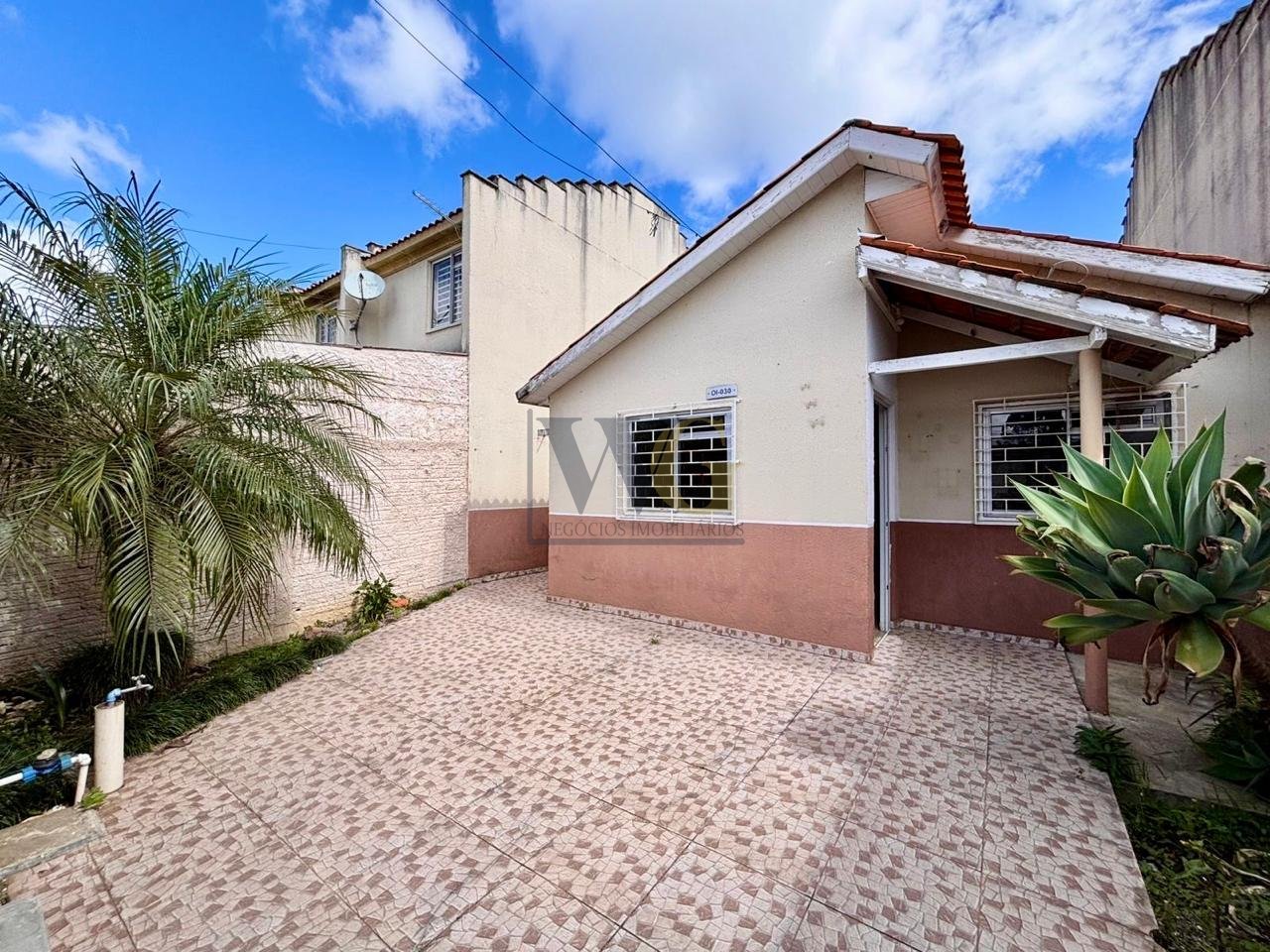 Casa à Venda no Ganchinho  2 Quartos, Varanda e Churrasqueira