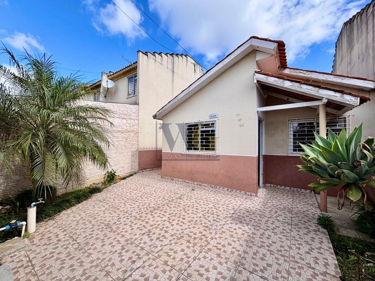 Casa à Venda no Ganchinho  2 Quartos, Varanda e Churrasqueira