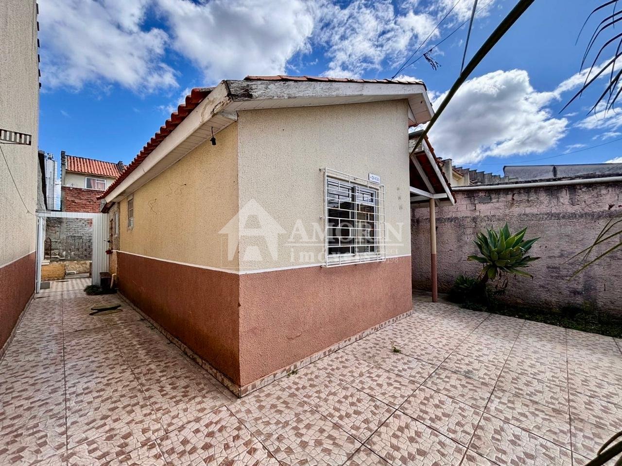 Casa à Venda no Ganchinho  2 Quartos, Varanda e Churrasqueira