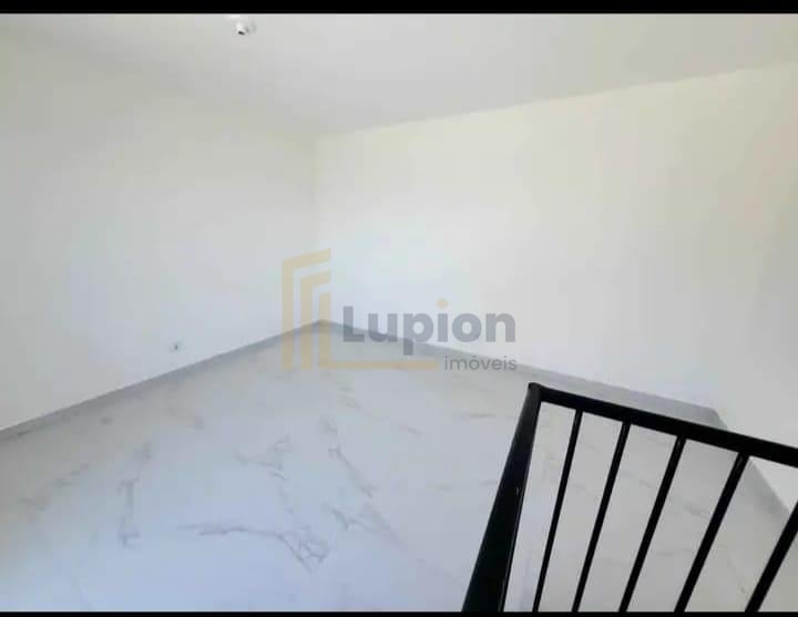 Apartamento com Terraço Privativo e 1 Quarto em Araucária  Con...