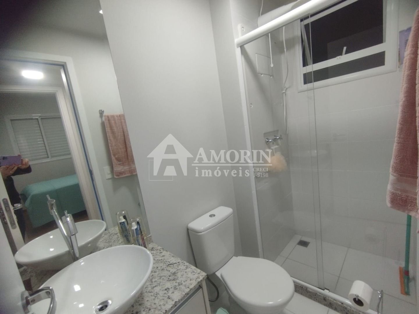 Apartamento com 2 dormitórios à venda, impecável por  R  395.0...