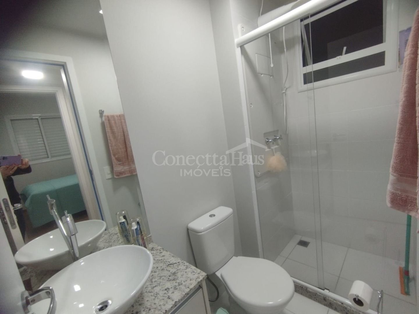 Apartamento com 2 dormitórios à venda, impecável por  R  395.0...