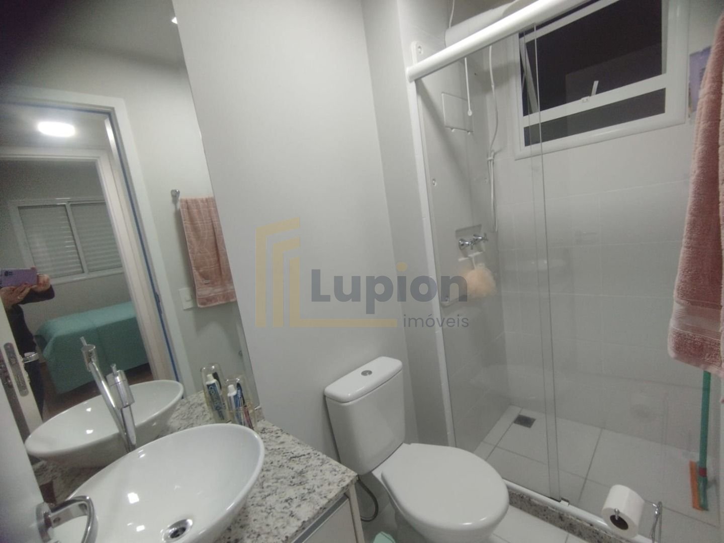 Apartamento com 2 dormitórios à venda, impecável por  R  395.0...